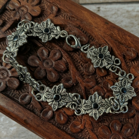 Jewelry - Silver bracelet with onyx stone
